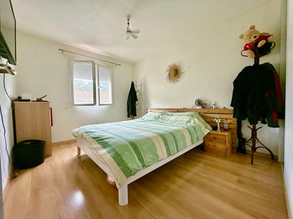 VILLA PLAIN-PIED LUMINEUX AVEC JARDIN ET GARAGE - QUARTIER CALME