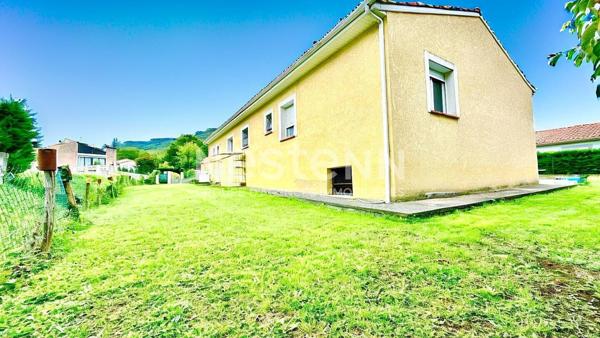 VILLA PLAIN-PIED LUMINEUX AVEC JARDIN ET GARAGE - QUARTIER CALME