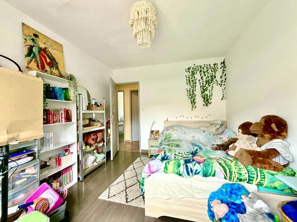 VILLA PLAIN-PIED LUMINEUX AVEC JARDIN ET GARAGE - QUARTIER CALME