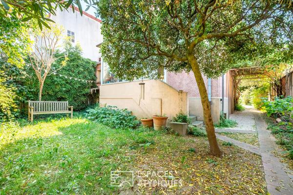Maison de caractère avec atelier de création et jardin au Charentonneau
