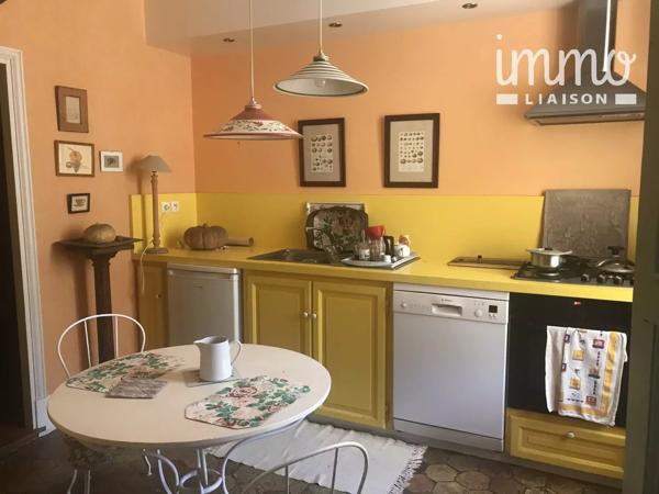 Magnifique propriété sur 3 niveaux d'environ 165 m² sur la commune de LARDY comprenant au Rdc :