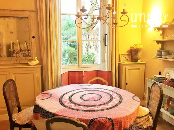 Magnifique propriété sur 3 niveaux d'environ 165 m² sur la commune de LARDY comprenant au Rdc :
