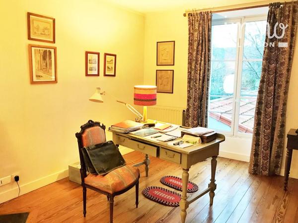 Magnifique propriété sur 3 niveaux d'environ 165 m² sur la commune de LARDY comprenant au Rdc :
