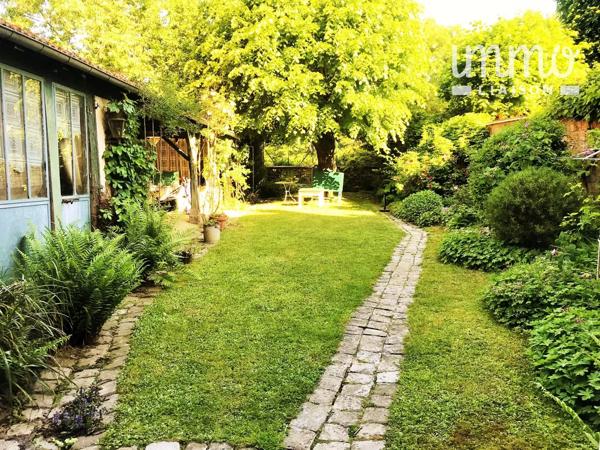 Magnifique propriété sur 3 niveaux d'environ 165 m² sur la commune de LARDY comprenant au Rdc :