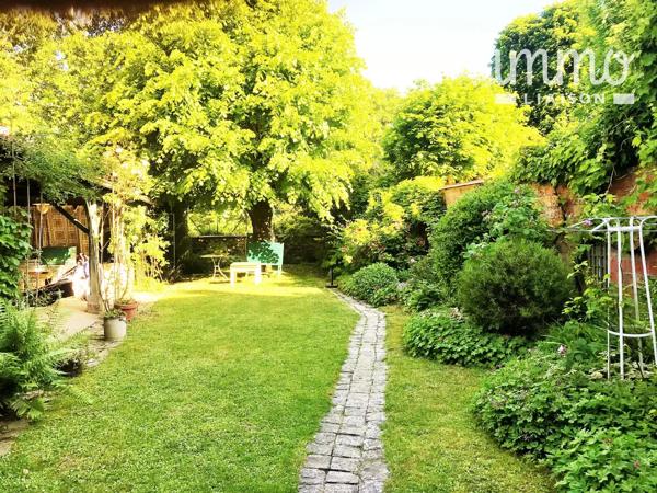 Magnifique propriété sur 3 niveaux d'environ 165 m² sur la commune de LARDY comprenant au Rdc :
