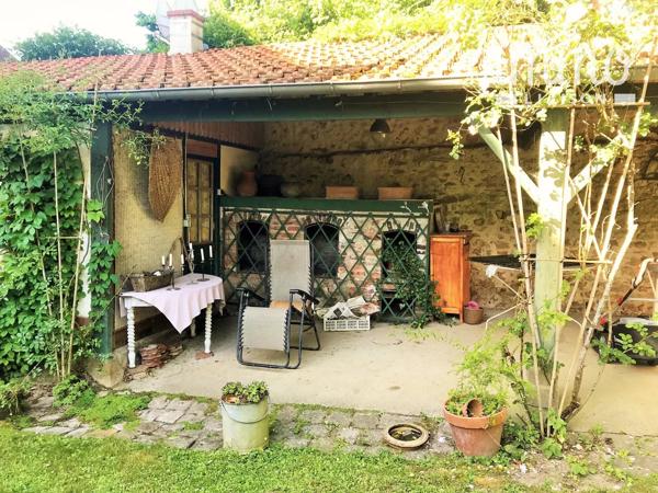 Magnifique propriété sur 3 niveaux d'environ 165 m² sur la commune de LARDY comprenant au Rdc :