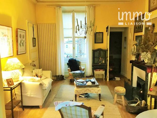 Magnifique propriété sur 3 niveaux d'environ 165 m² sur la commune de LARDY comprenant au Rdc :