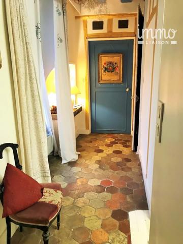 Magnifique propriété sur 3 niveaux d'environ 165 m² sur la commune de LARDY comprenant au Rdc :