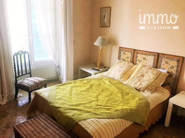 Magnifique propriété sur 3 niveaux d'environ 165 m² sur la commune de LARDY comprenant au Rdc :