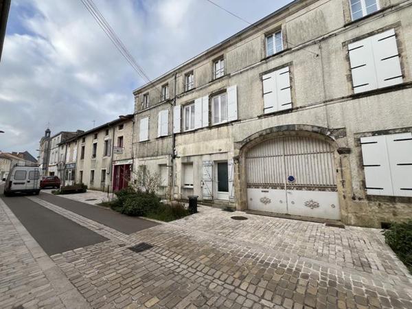 Immeuble à vendre |                                       Sauzé-Vaussais |                                            96 m²
