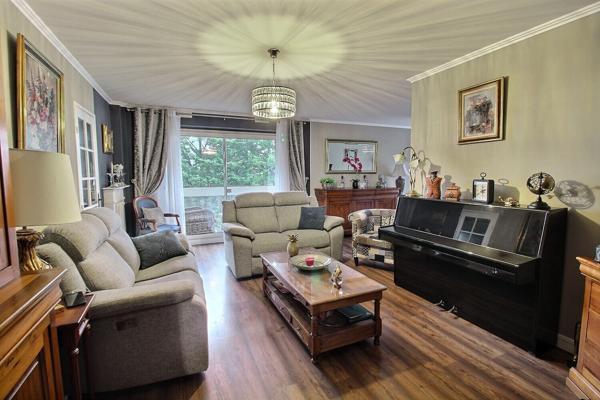 Appartement 5 pièces de 100m² avec cave et parking sous-sol