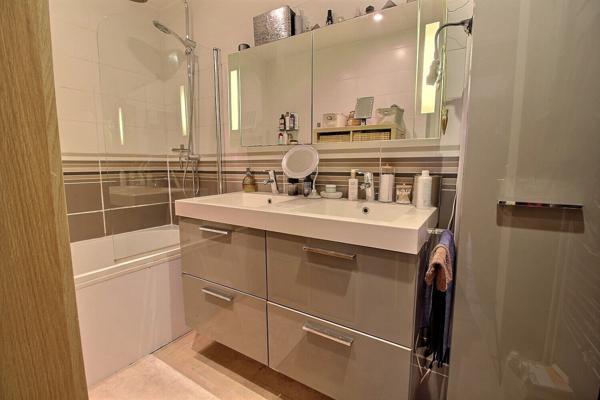 Appartement 5 pièces de 100m² avec cave et parking sous-sol