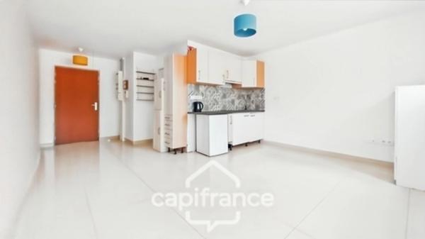 Bagnolet limite Montreuil-A vendre studio de 23m2-2ème étage avec ascenseur-Vue dégagée-calme-5 mn à pied métro L3