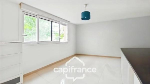 Bagnolet limite Montreuil-A vendre studio de 23m2-2ème étage avec ascenseur-Vue dégagée-calme-5 mn à pied métro L3