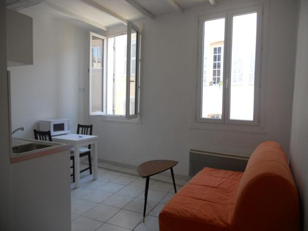 A LOUER - AIX EN PROVENCE - STUDIO MEUBLE EN CENTRE VILLE