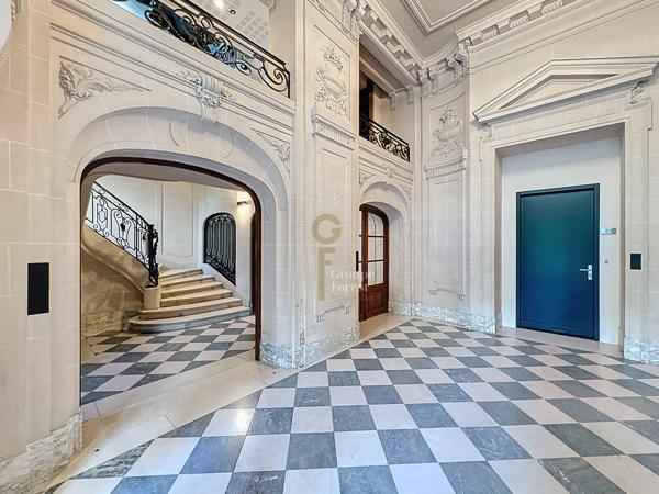 T2 bis réhabilité avec charme dans immeuble de caractère - Hem, secteur prisé