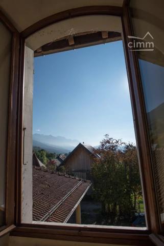 ✨ Ancienne école de caractère avec vue Belledonne – Fort potentiel à Theys ✨