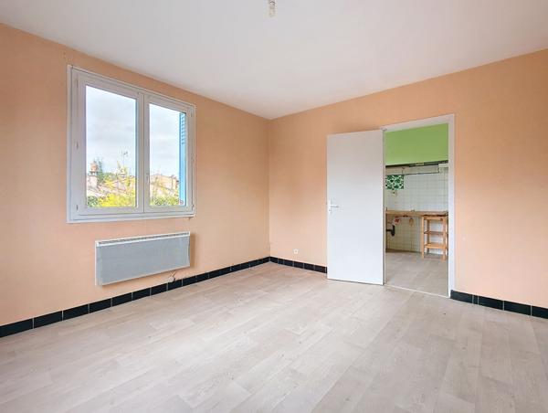 Exclusivité Nestenn Immobilier. Au centre-ville de Castanet-Tolosan. Appartement T3 à vendre avec balcon, jardin et 2 parkings.