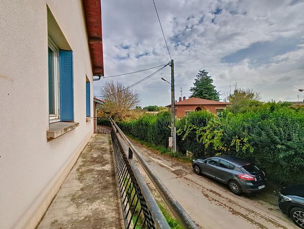 Exclusivité Nestenn Immobilier. Au centre-ville de Castanet-Tolosan. Appartement T3 à vendre avec balcon, jardin et 2 parkings.