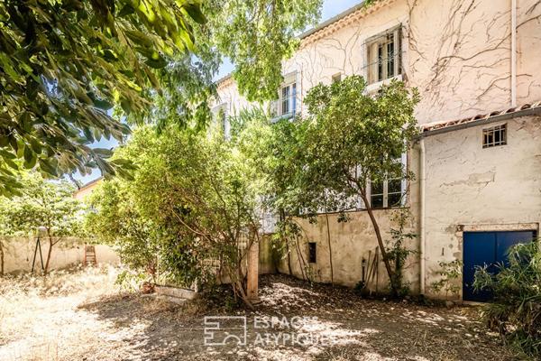Demeure de caractère avec jardins, au coeur de la ville