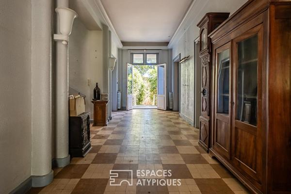 Demeure de caractère avec jardins, au coeur de la ville