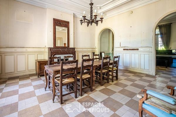 Demeure de caractère avec jardins, au coeur de la ville