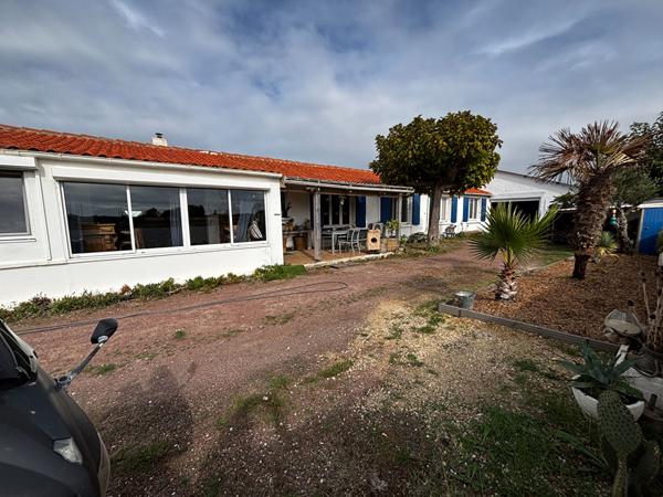 Belle Longère Oléronaise avec Hangar de 176 m² sur 2 691 m² de Terrain