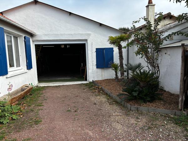 Belle Longère Oléronaise avec Hangar de 176 m² sur 2 691 m² de Terrain