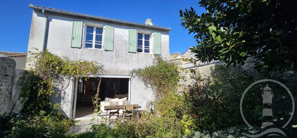 Charme Rétais et Emplacement Privilégié au Cœur d'Ars-en-Ré