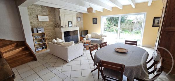 Charme Rétais et Emplacement Privilégié au Cœur d'Ars-en-Ré