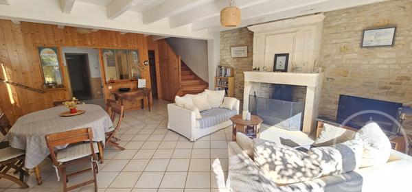 Charme Rétais et Emplacement Privilégié au Cœur d'Ars-en-Ré