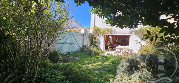 Charme Rétais et Emplacement Privilégié au Cœur d'Ars-en-Ré