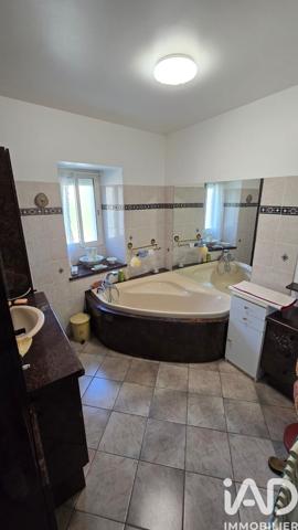 Maison à vendre 5 pièces 170 m² Valence-en-Poitou