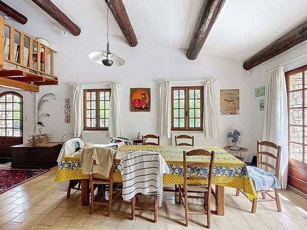 Maison Vachères, 5 pièces, 132 m², terrasse, piscine et dépendance