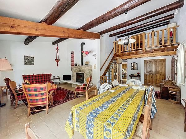 Maison Vachères, 5 pièces, 132 m², terrasse, piscine et dépendance