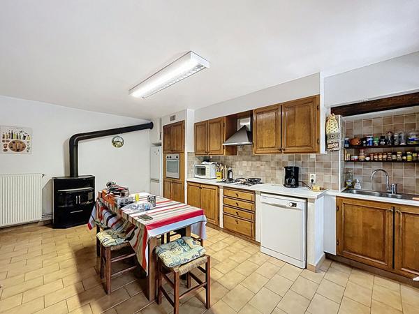 Maison Vachères, 5 pièces, 132 m², terrasse, piscine et dépendance