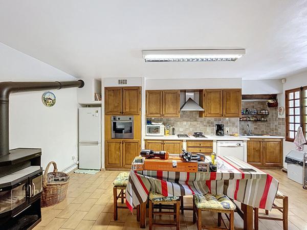 Maison Vachères, 5 pièces, 132 m², terrasse, piscine et dépendance