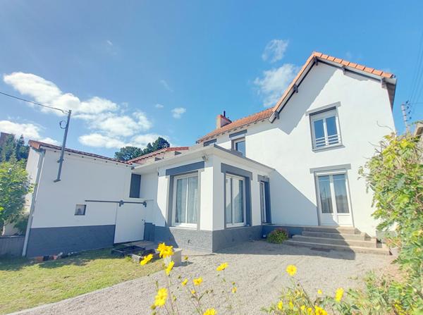 Maison rénovée avec goût à Saint Julien de Concelles - 273300 €