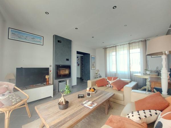 Maison rénovée avec goût à Saint Julien de Concelles - 273300 €