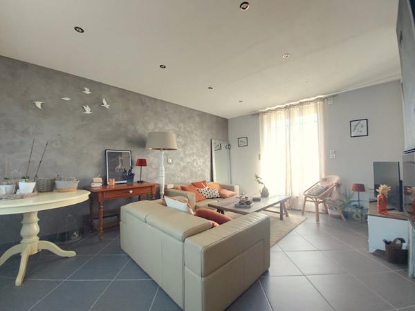 Maison rénovée avec goût à Saint Julien de Concelles - 273300 €