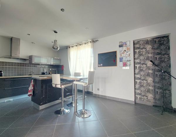 Maison rénovée avec goût à Saint Julien de Concelles - 273300 €