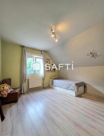 À MULHOUSE quartier DORNACH – MAISON FAMILIALE de 2001 de 125 M² – CALME, TERRASSE, JARDIN ET GARAGE DOUBLE