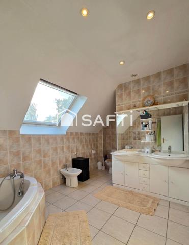À MULHOUSE quartier DORNACH – MAISON FAMILIALE de 2001 de 125 M² – CALME, TERRASSE, JARDIN ET GARAGE DOUBLE