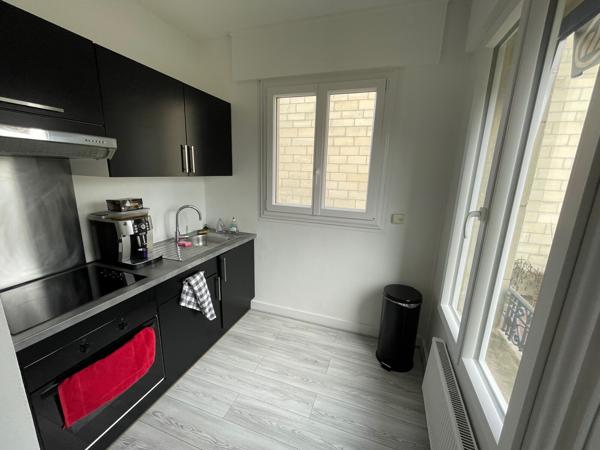 A VENDRE - BUREAUX / AGENCE COMMERCIALE - 180 M2 - COMPIEGNE CENTRE VILLE