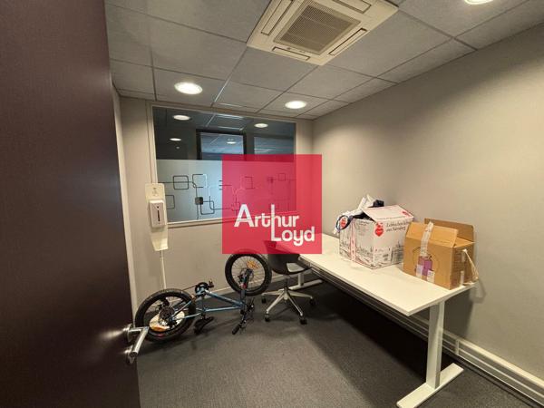 Bureaux à vendre Montbonnot parking ascenseur normes ERP PMR