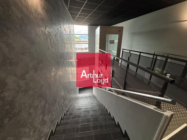 Bureaux à vendre Montbonnot parking ascenseur normes ERP PMR