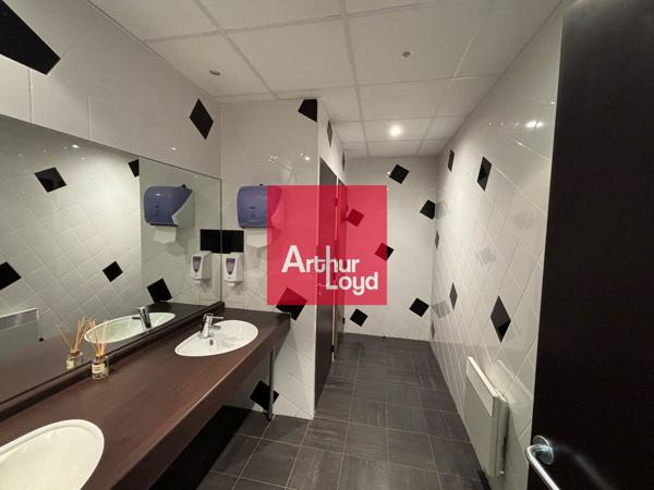 Bureaux à vendre Montbonnot parking ascenseur normes ERP PMR