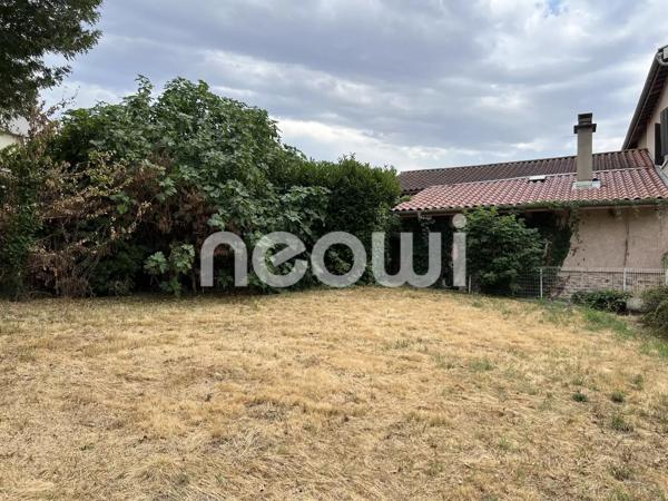 Terrain plat et arboré constructible