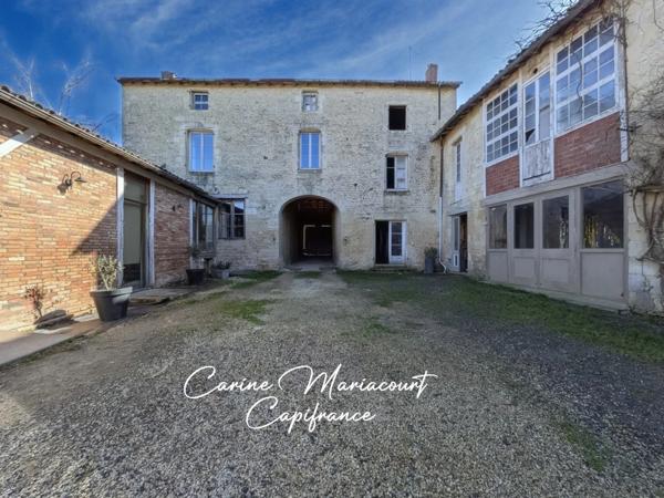 Saint-Maixent-l'École – Demeure historique d’exception - 238 m² rénovés - 600 m² de dépendances - Volumes remarquables - Terrain clos 1 741 m² - Potentiel rare