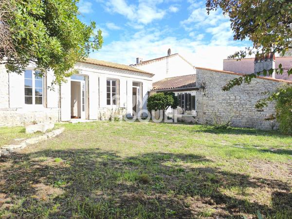 Charmante maison en pierres à St Pierre d'Oléron - 190m² utile - Beau jardin arboré